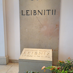 Leibniz's grave